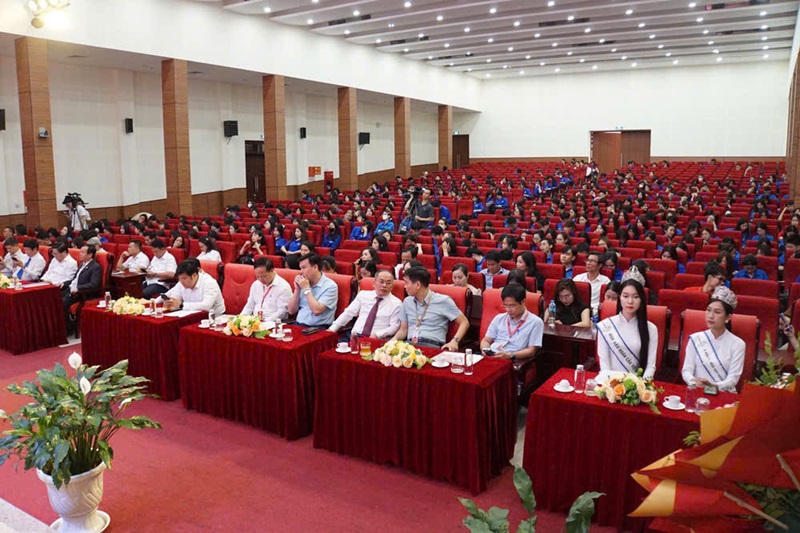 Phát động Cuộc thi viết “Vượt lên số phận” lần thứ VIII