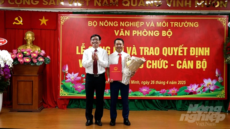 Trao quyết định bổ nhiệm Trưởng Cơ quan đại diện Văn phòng Bộ NN&MT phía Nam