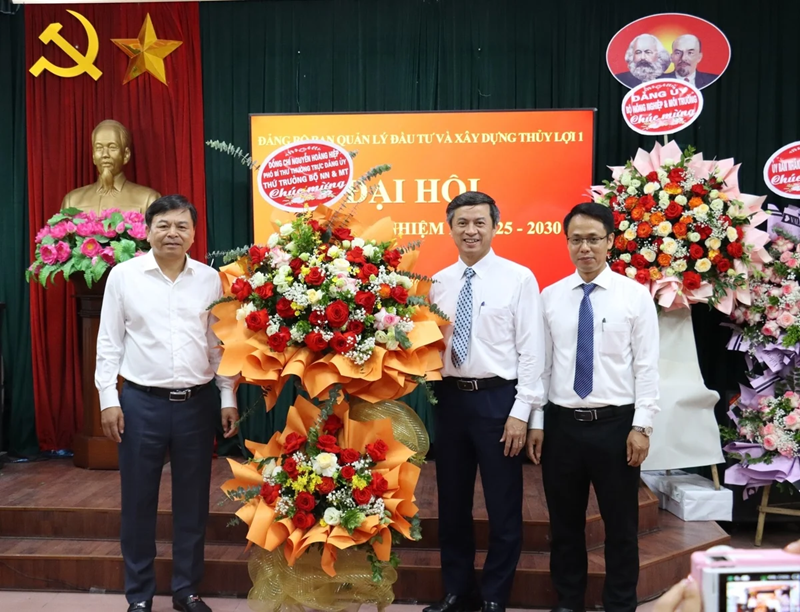 Mỗi đảng viên là 'ngọn cờ', là trung tâm đoàn kết và sáng tạo