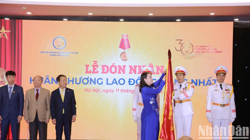 Hiệp hội Doanh nghiệp nhỏ và vừa thành phố Hà Nội đón nhận Huân chương Lao động hạng Nhất