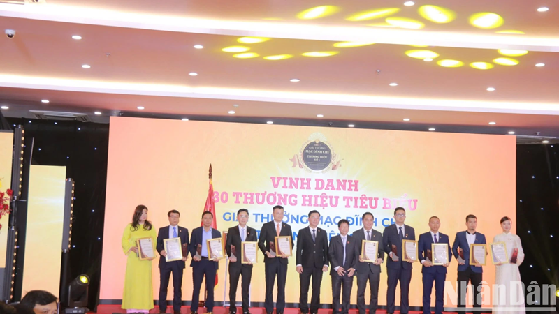 Hiệp hội Doanh nghiệp nhỏ và vừa thành phố Hà Nội đón nhận Huân chương Lao động hạng Nhất