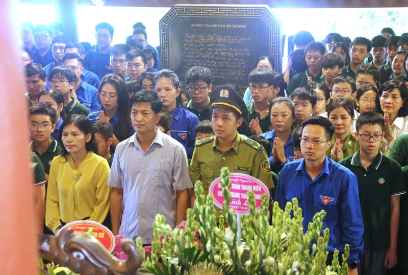 Đoàn Thanh niên Bộ Nông nghiệp và Môi trường trồng mới 5ha rừng tại Ba Vì