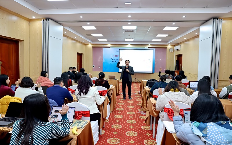 Vai trò của truyền thông và ứng dụng AI trong việc thúc đẩy sự phát triển của phái nữ