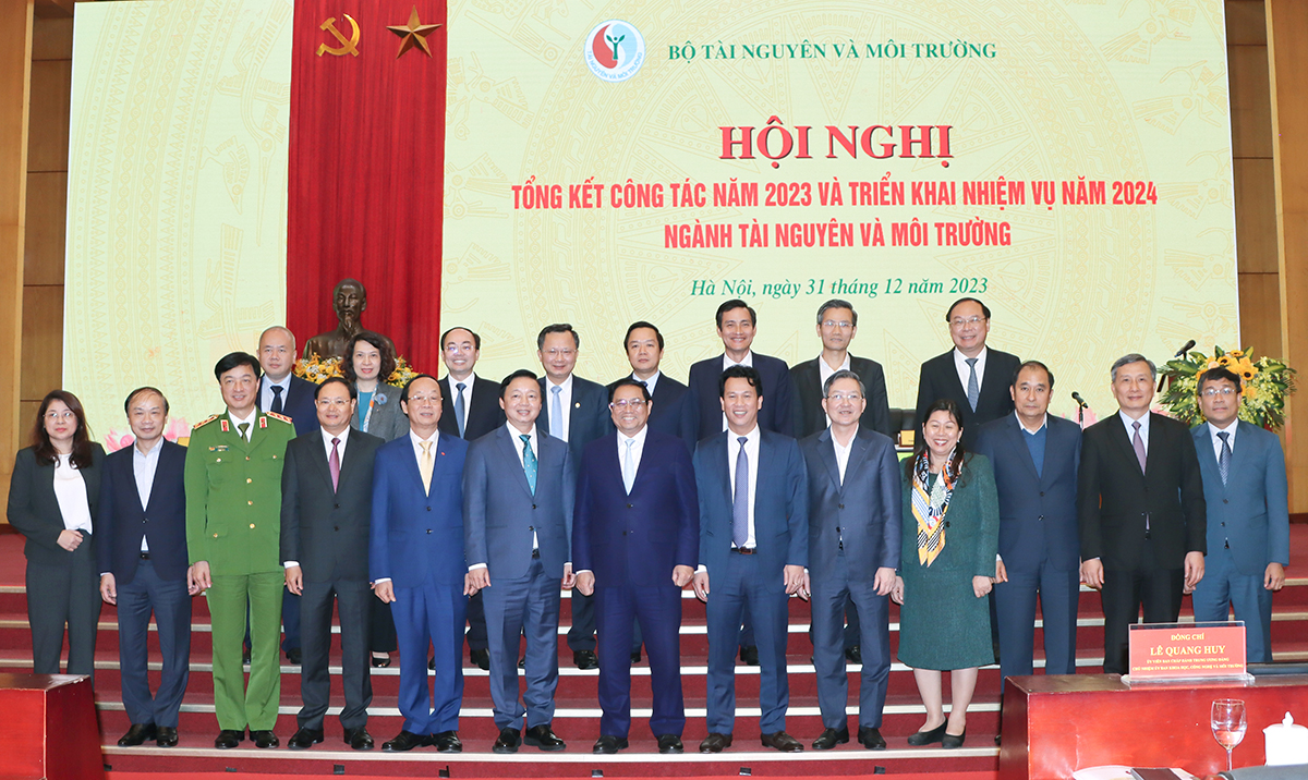 Đoàn kết, phát huy trí tuệ, kiến tạo vì một Việt Nam phát triển xanh, bền vững