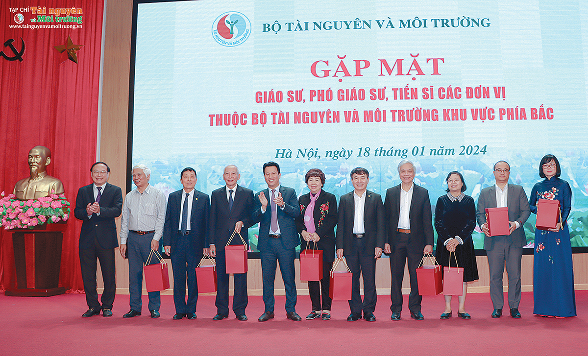 Đoàn kết, phát huy trí tuệ, kiến tạo vì một Việt Nam phát triển xanh, bền vững