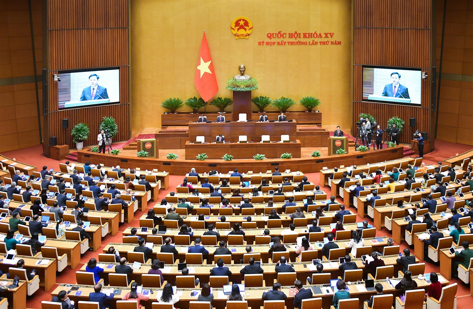 Đoàn kết, phát huy trí tuệ, kiến tạo vì một Việt Nam phát triển xanh, bền vững