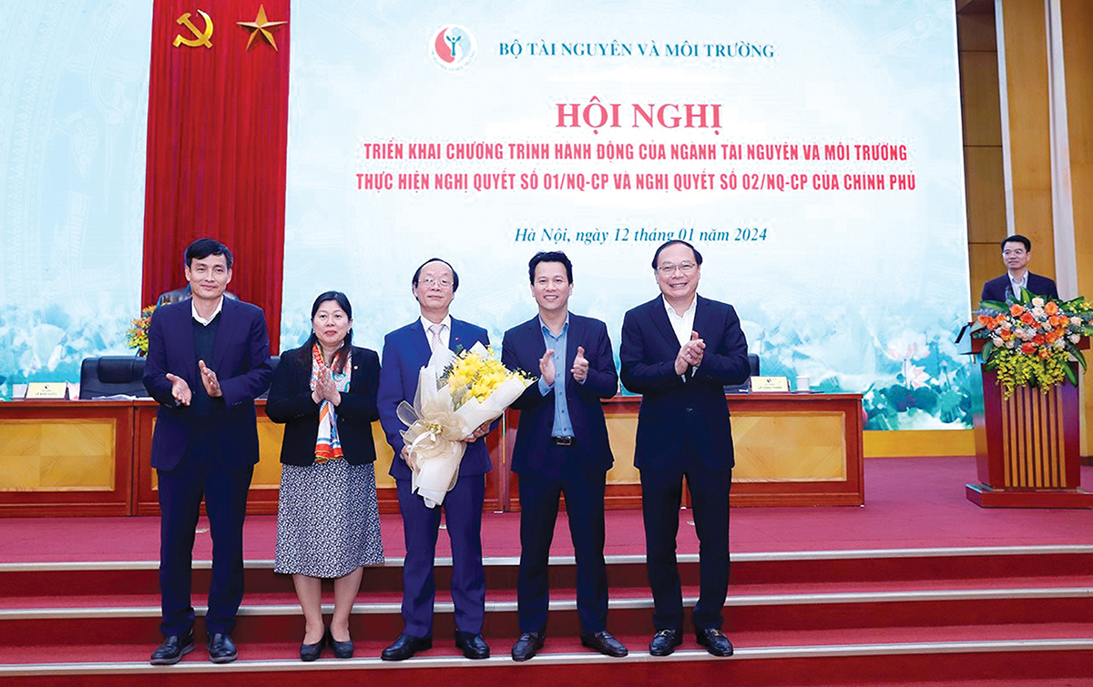 Đoàn kết, phát huy trí tuệ, kiến tạo vì một Việt Nam phát triển xanh, bền vững