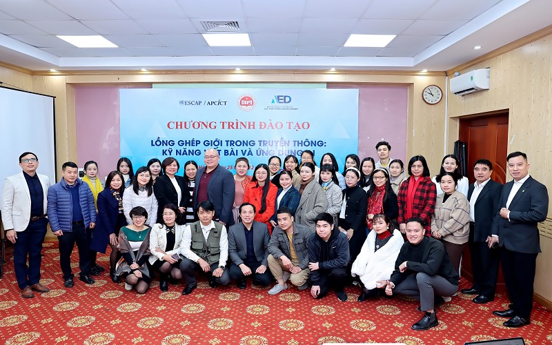 Vai trò của truyền thông và ứng dụng AI trong việc thúc đẩy sự phát triển của phái nữ