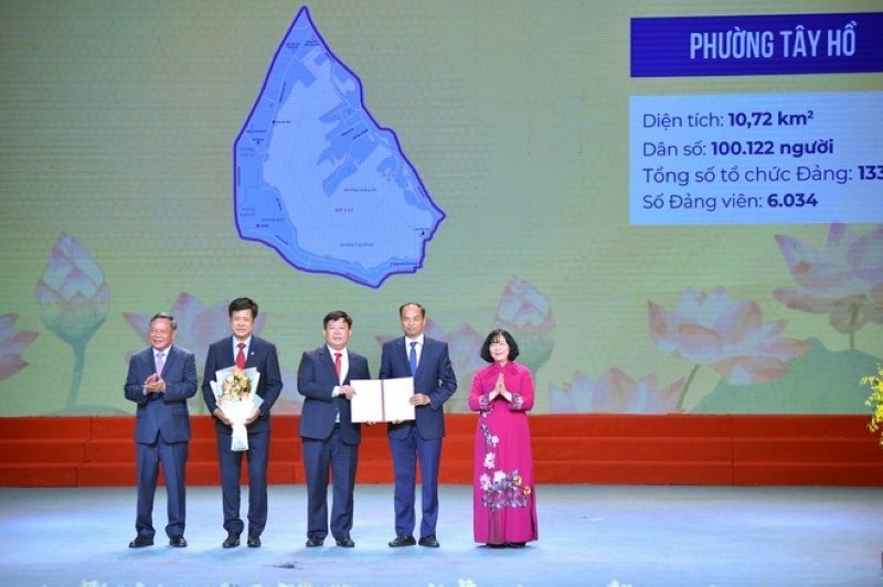 Hà Nội công bố danh sách Bí thư, Chủ tịch Ủy ban nhân dân 126 phường, xã mới