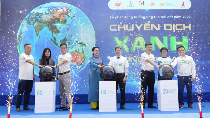Hà Nội hưởng ứng Giờ Trái đất 2025: Lan tỏa mạnh mẽ tinh thần sống xanh