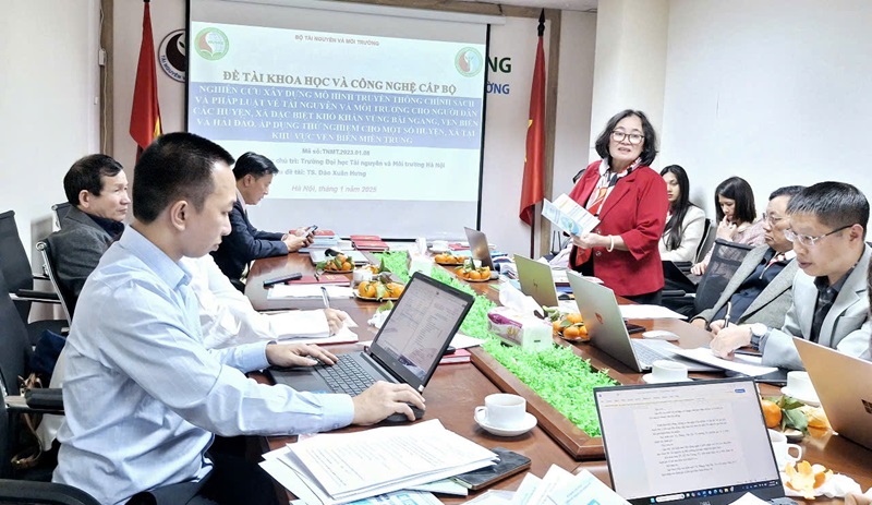 Bảo vệ thành công đề tài khoa học cấp Bộ về xây dựng mô hình truyền thông chính sách và pháp luật về tài nguyên và môi trường cho người dân vùng bãi ngang, ven biển và hải đảo