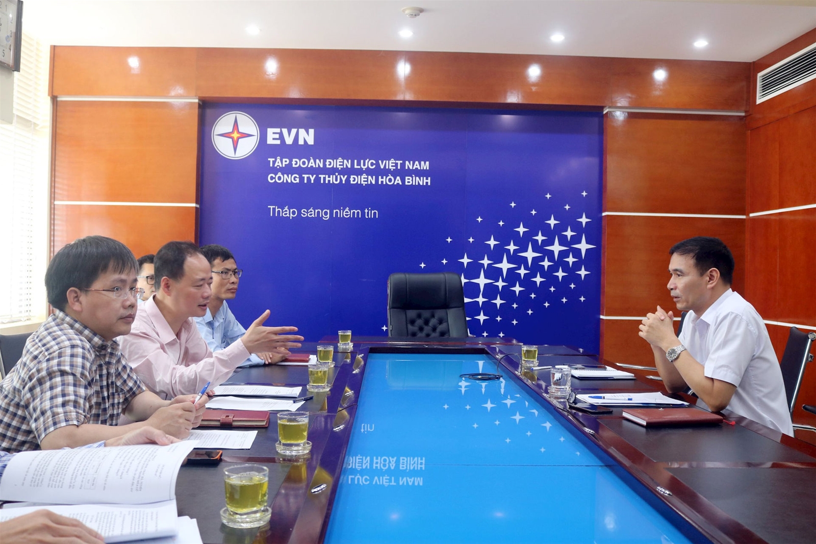 Kiểm tra thực địa công tác khí tượng thủy văn trên lưu vực sông Đà tại Hòa Bình