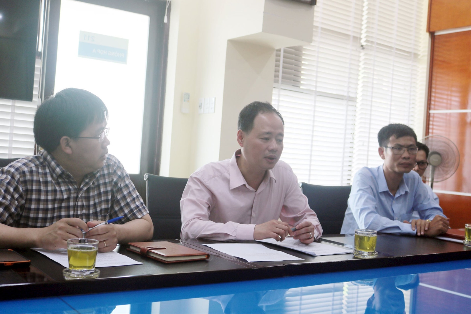 Kiểm tra thực địa công tác khí tượng thủy văn trên lưu vực sông Đà tại Hòa Bình