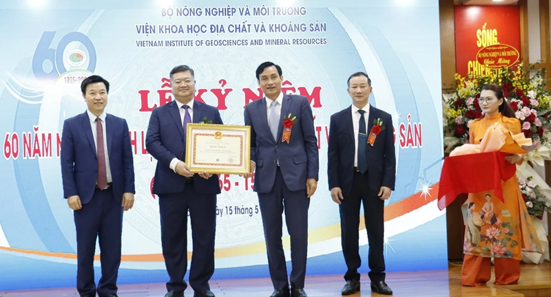 Phát triển các lĩnh vực mới về địa chất và khoáng sản