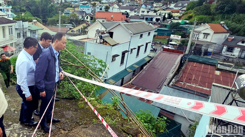 Chủ tịch Ủy ban nhân dân tỉnh Lâm Đồng kiểm tra hiện trường sạt lở tại Đà Lạt