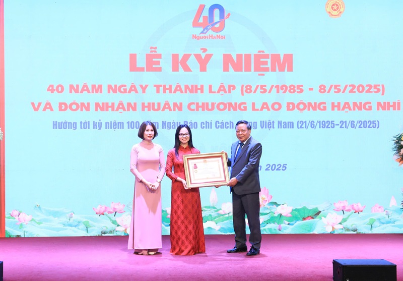 Kỷ niệm 40 năm thành lập Tạp chí Người Hà Nội và đón nhận Huân chương Lao động hạng Nhì