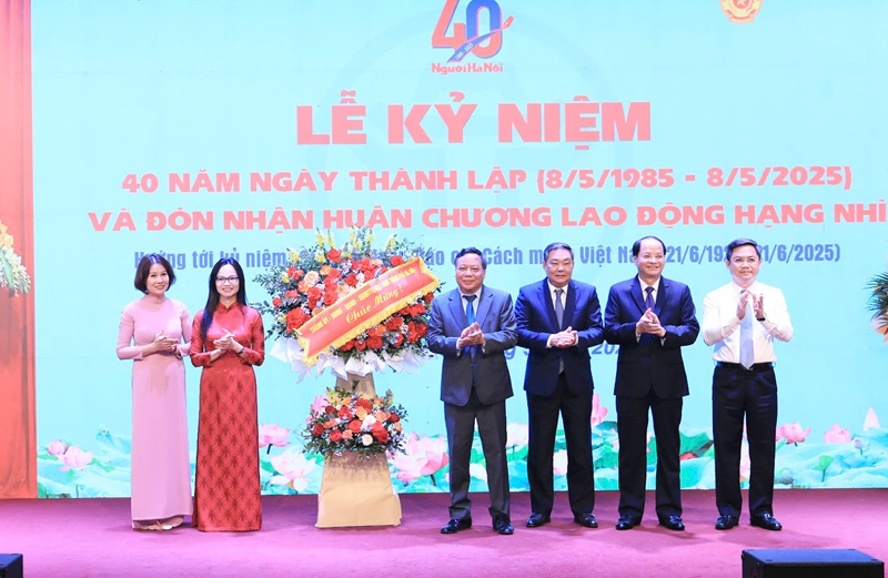 Kỷ niệm 40 năm thành lập Tạp chí Người Hà Nội và đón nhận Huân chương Lao động hạng Nhì