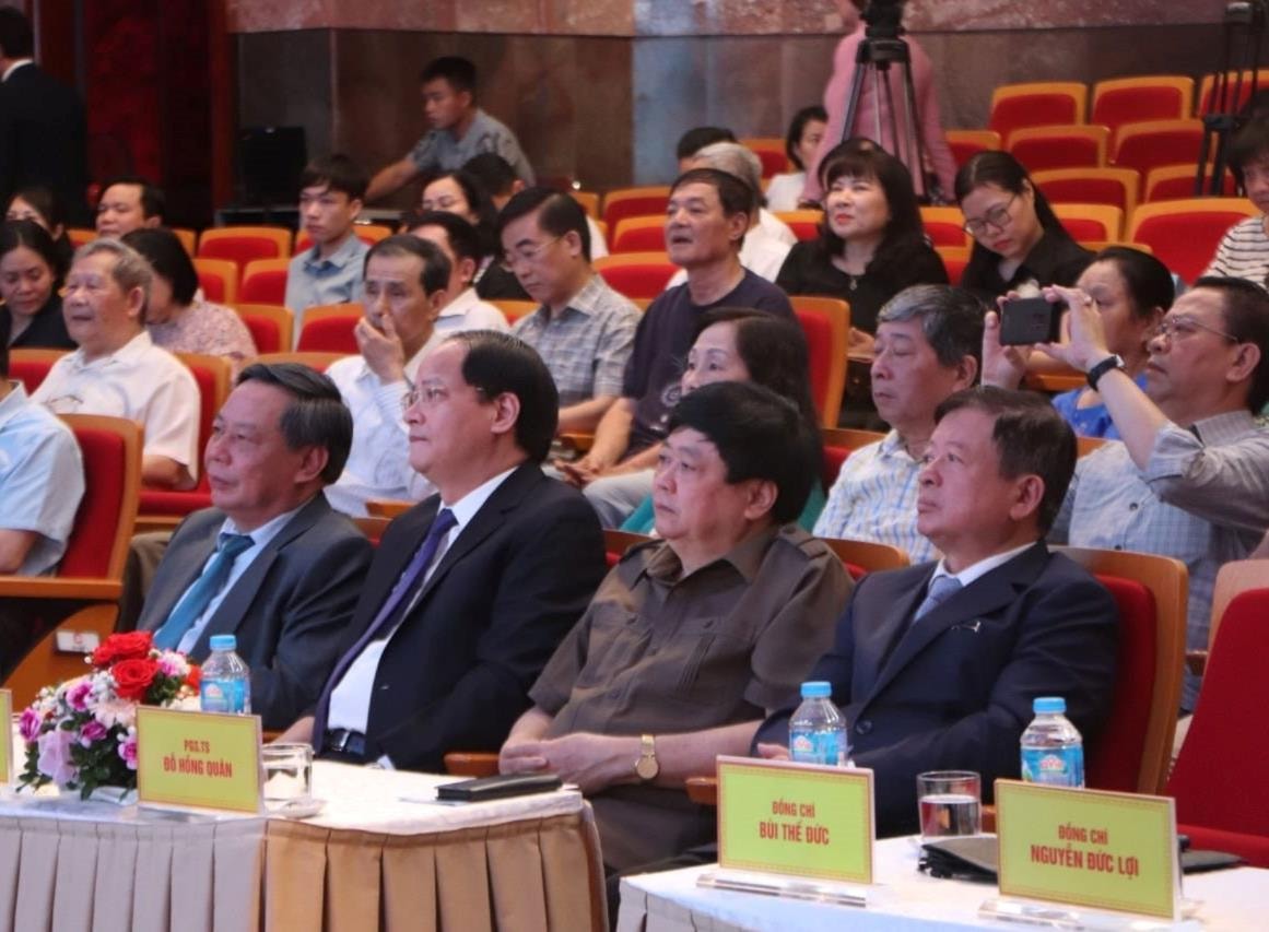 Kỷ niệm 40 năm thành lập Tạp chí Người Hà Nội và đón nhận Huân chương Lao động hạng Nhì