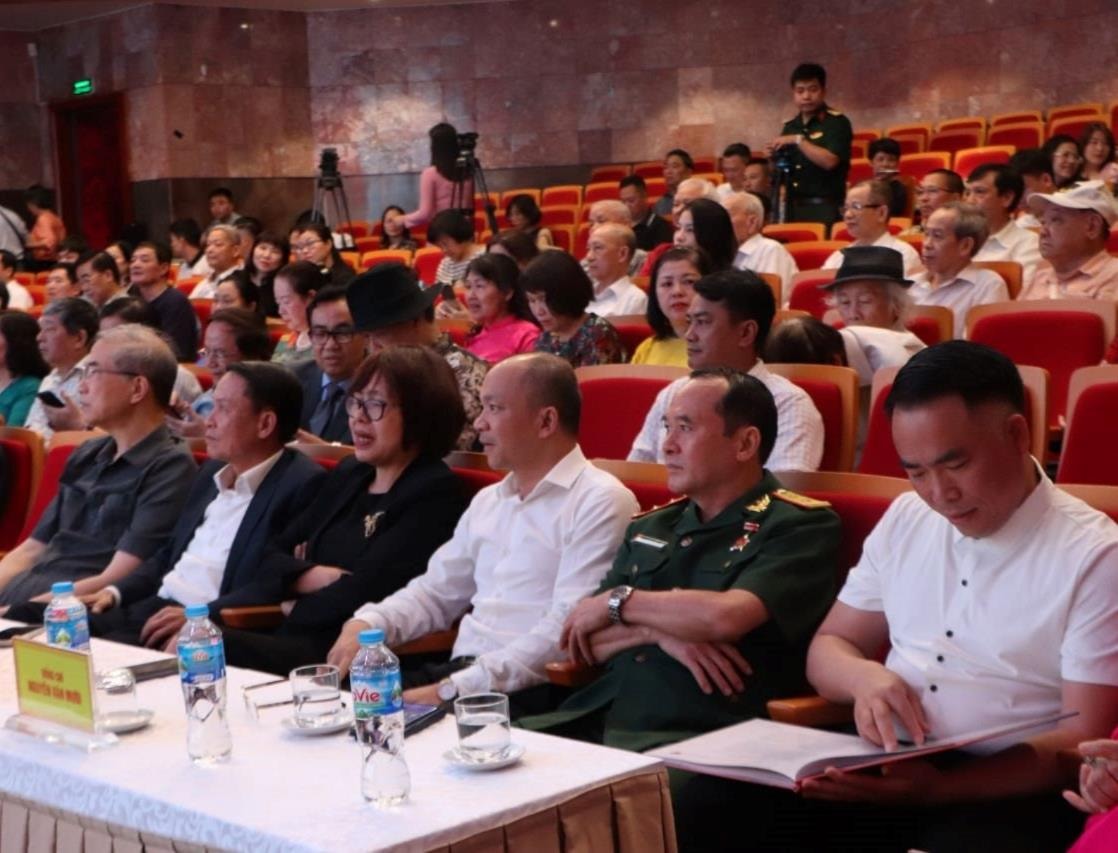Kỷ niệm 40 năm thành lập Tạp chí Người Hà Nội và đón nhận Huân chương Lao động hạng Nhì