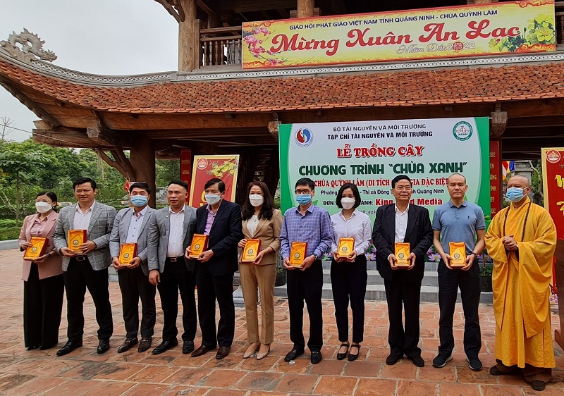 Tạp chí Tài nguyên và Môi trường trồng 1008 cây tại chùa Quỳnh Lâm, Quảng Ninh