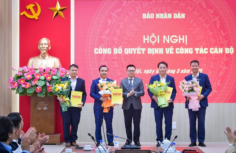 Báo Nhân Dân công bố các quyết định về công tác cán bộ