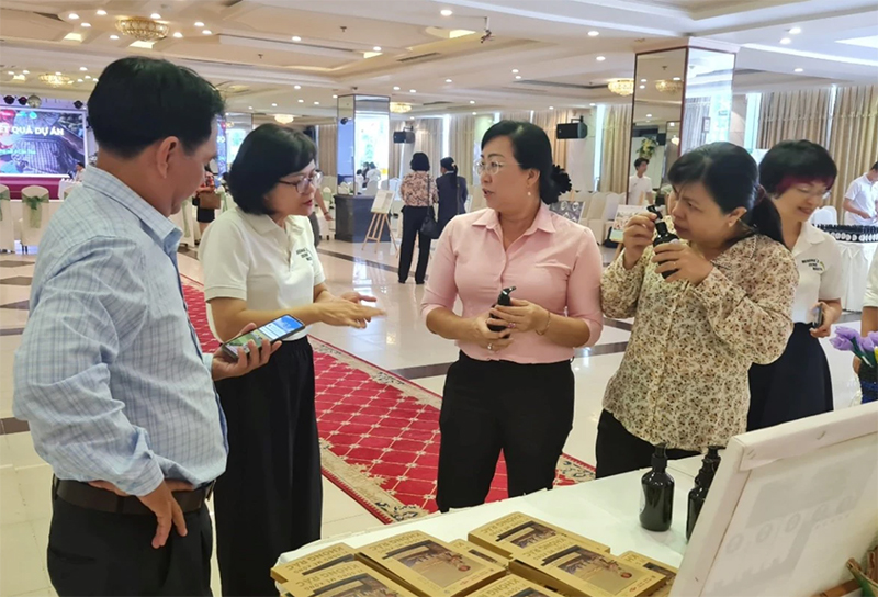 Người dân chợ nổi ở Cần Thơ hình thành thói quen giảm thiểu thải rác ra sông
