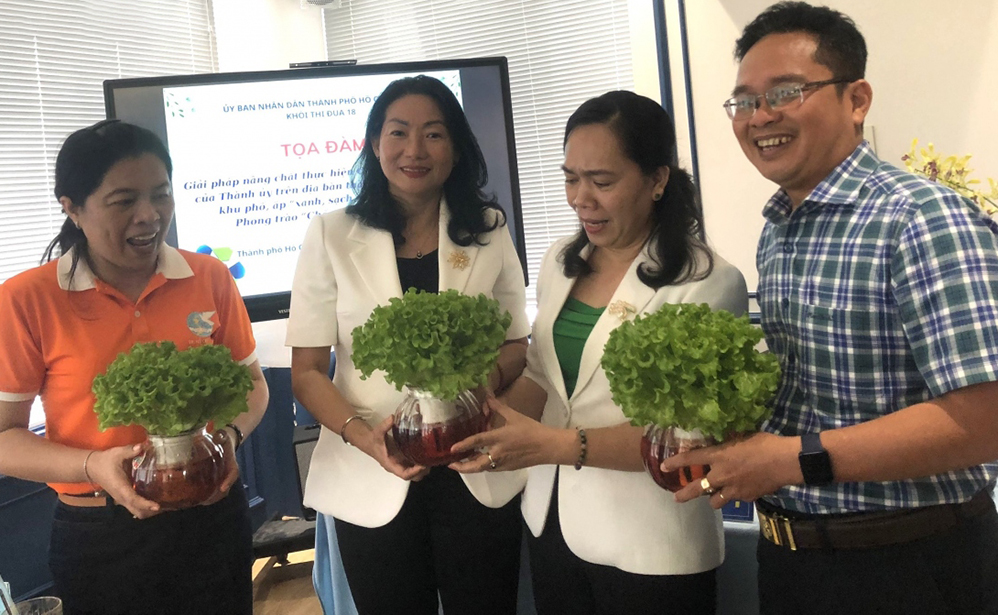 Phụ nữ TP.HCM tiên phong chống rác thải nhựa