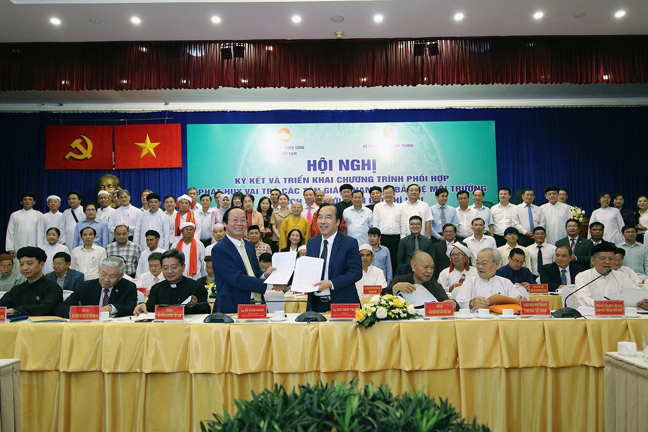 Phát huy vai trò các tôn giáo tham gia BVMT và thích ứng với BĐKH