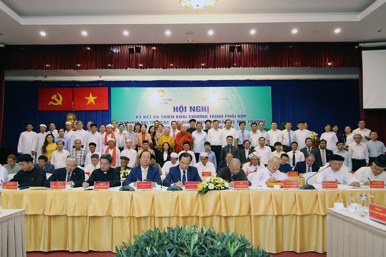 Phát huy vai trò các tôn giáo tham gia BVMT và thích ứng với BĐKH