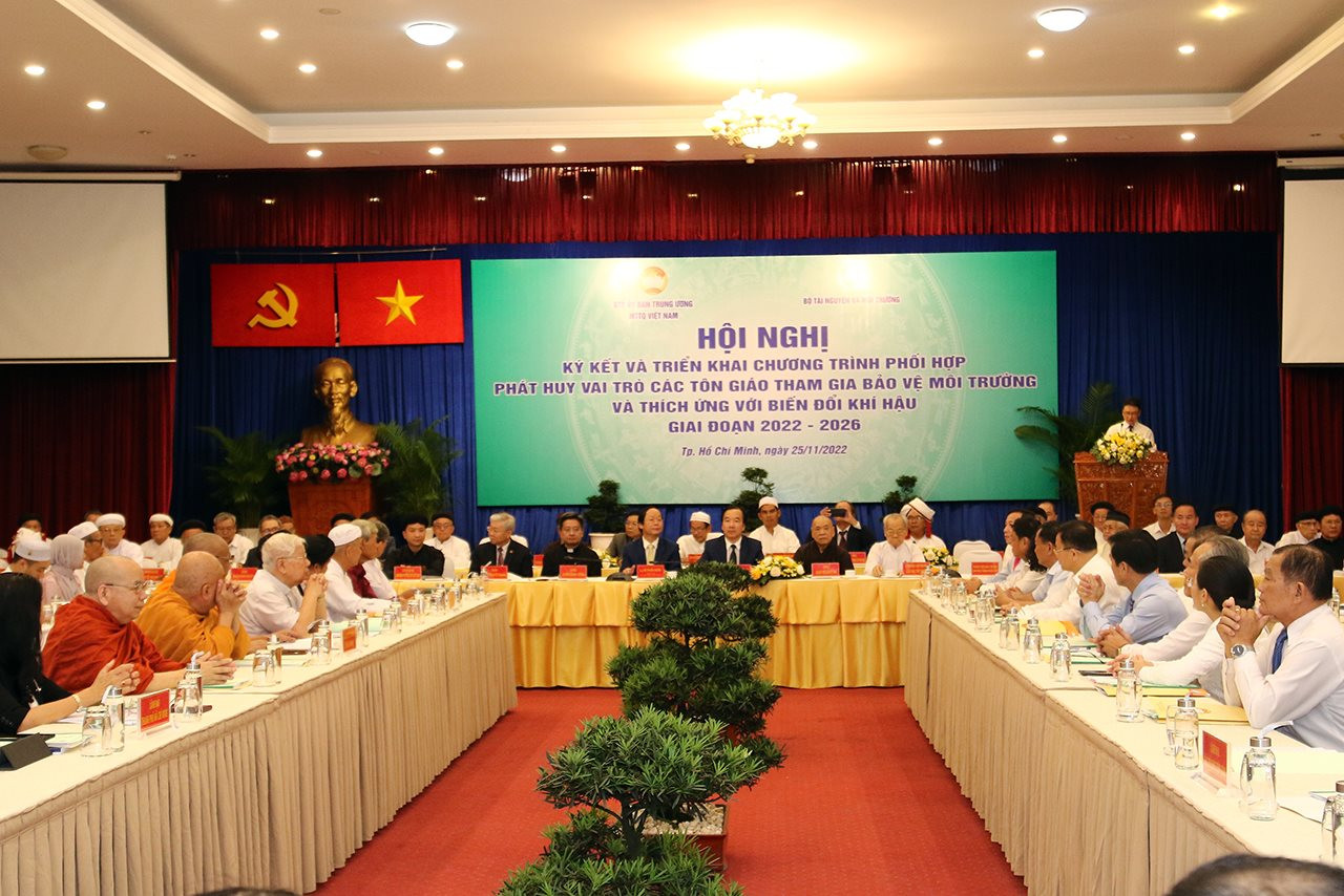 Phát huy vai trò các tôn giáo tham gia BVMT và thích ứng với BĐKH