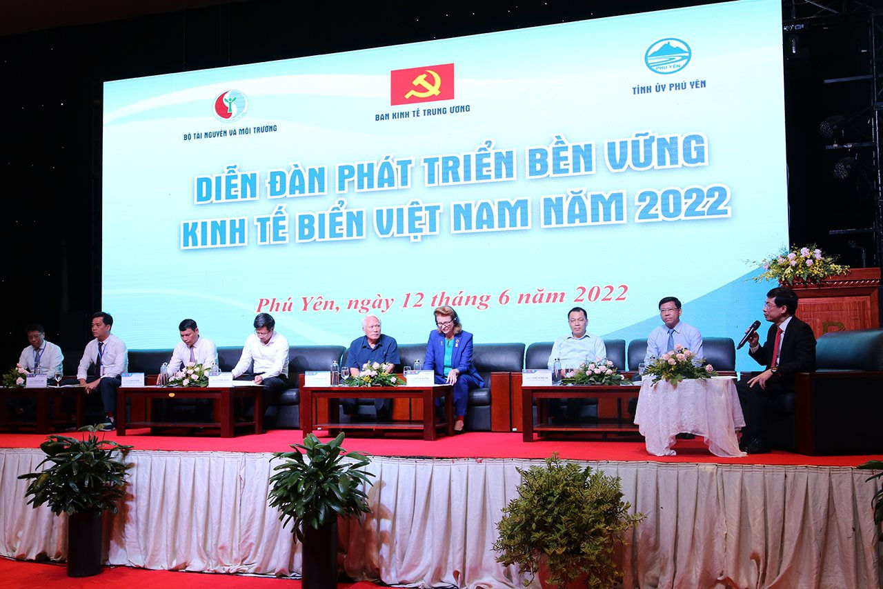 Phát triển toàn diện kinh tế biển gắn bảo vệ môi trường và ứng phó với biến đổi khí hậu