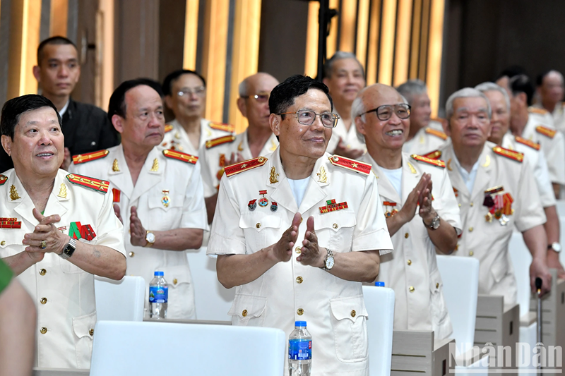 Tổng Bí thư Tô Lâm gặp mặt cán bộ Công an chi viện chiến trường miền nam
