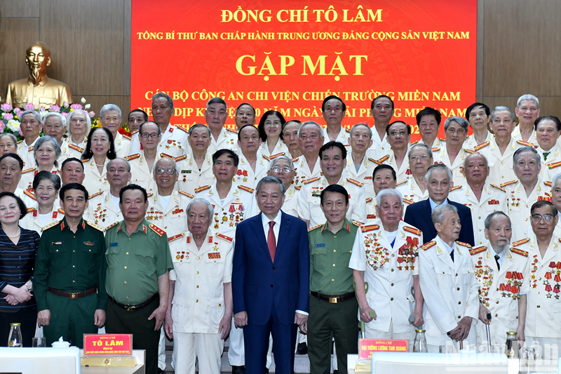 Tổng Bí thư Tô Lâm gặp mặt cán bộ Công an chi viện chiến trường miền nam