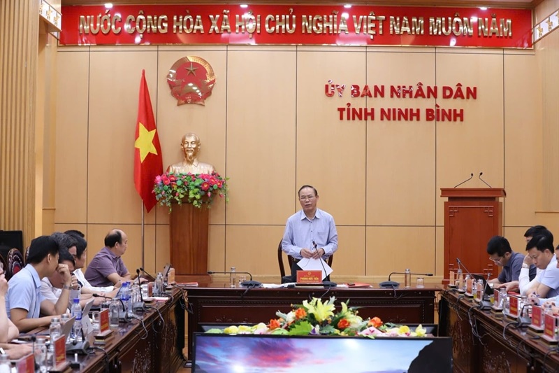 Thứ trưởng Phùng Đức Tiến 'cầm tay chỉ việc' dập dịch tả lợn Châu Phi