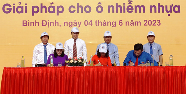 Bình Định mít tinh hưởng ứng Ngày Môi trường thế giới