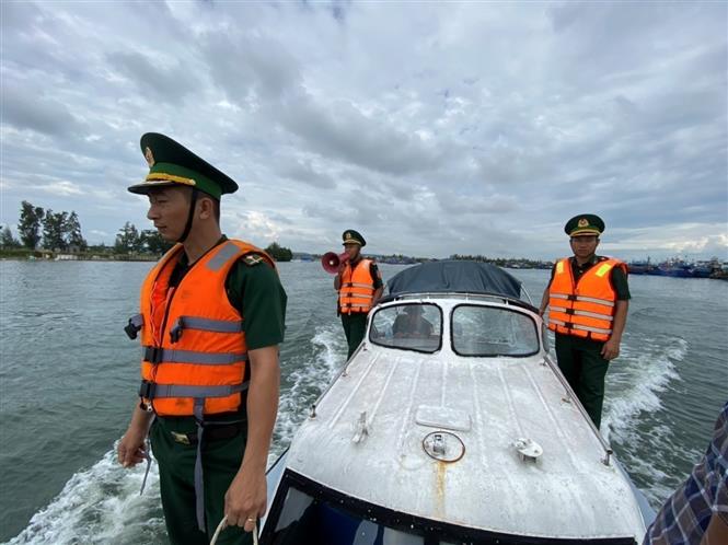 Siêu bão Noru di chuyển rất nhanh, người dân phòng thủ, ứng phó
