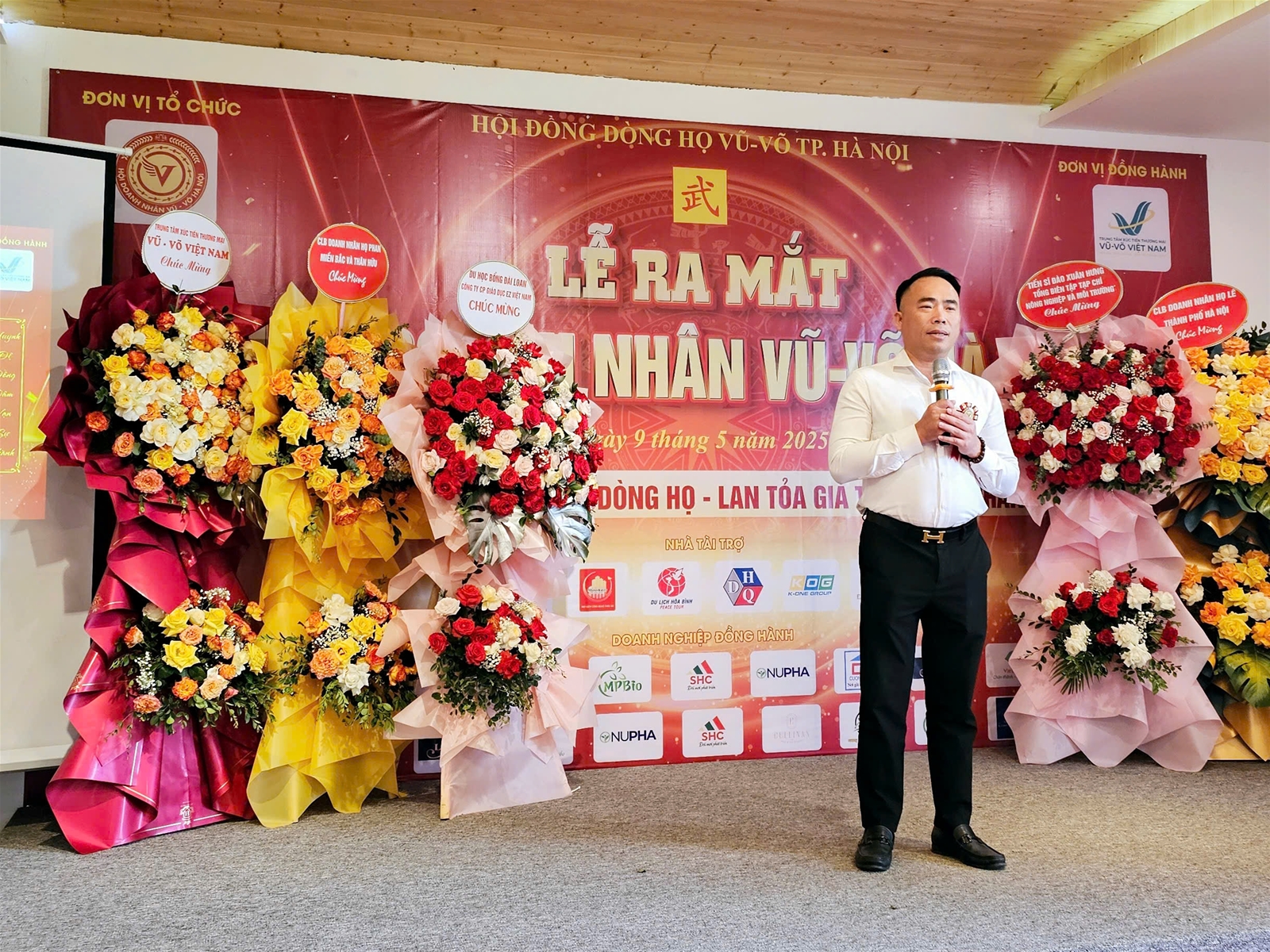 Lễ ra mắt Hội Doanh nhân họ Vũ - Võ TP. Hà Nội: Cột mốc kết nối, phát triển, lan tỏa giá trị dòng họ