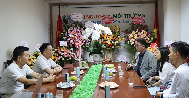Báo Gyeongnam Maeil (Hàn Quốc) chúc mừng Tạp chí Tài Nguyên và Môi trường nhân dịp kỷ niệm 98 năm ngày Cách mạng Báo chí Việt Nam