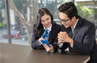 Chuyển đổi số ngành điện: EVNHANOI dẫn đầu với 100% dịch vụ trực tuyến