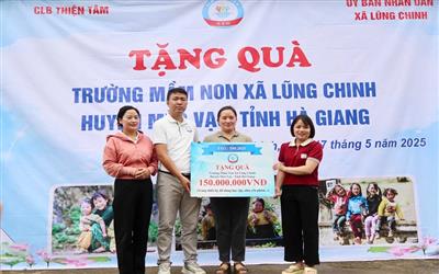 Chuyến xe yêu thương đến với những trái tim nhỏ bé của CLB Thiện Tâm