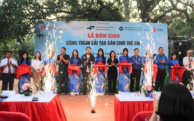 Đoàn Thanh niên Bộ Nông nghiệp và Môi trường trao 