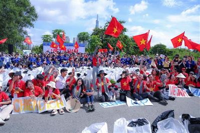 Gần 250.000 bạn trẻ tham gia chiến dịch nhặt rác toàn quốc “Clean up Việt Nam”