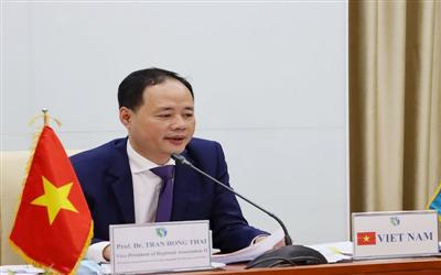 GS.TS Trần Hồng Thái điều hành Phiên họp thứ hai, Khóa họp lần thứ 17 của RA-II