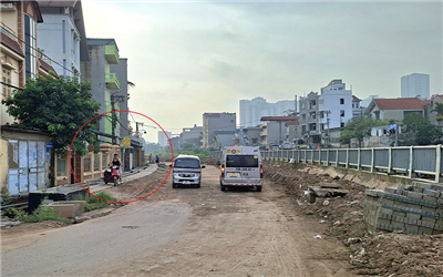 Hà Đông: Hàng chục hộ dân khổ sở lâm cảnh ngập, bụi, ô nhiễm vì đường nâng cao hơn nhà