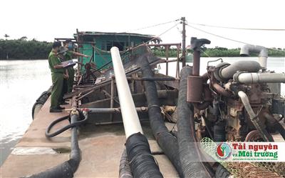 Hải Dương: Khai thác cát trái phép, một cá nhân bị phạt hơn 900 triệu đồng
