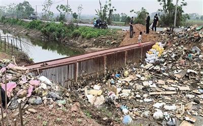 Hệ thống công trình thủy lợi miền Bắc trước thách thức mới. Bài 1: Ô nhiễm nguồn nước, rác thải - Vấn đề nan giải với Hệ thống thủy lợi Bắc Đuống