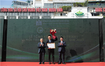 Hội Bảo vệ Thiên nhiên và Môi trường Việt Nam trao Bằng công nhận đạt các tiêu chí “Vì Môi trường xanh Quốc gia 2023” cho Herbalife Việt Nam.