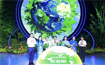 Không ai đứng ngoài cuộc chiến với rác thải nhựa