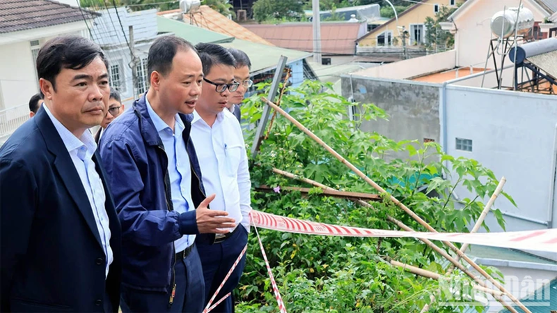 Chủ tịch Ủy ban nhân dân tỉnh Lâm Đồng kiểm tra hiện trường sạt lở tại Đà Lạt