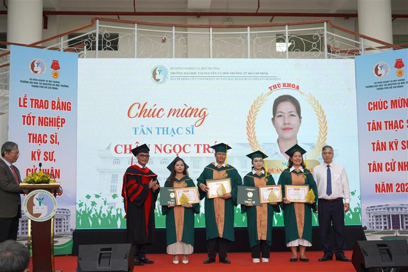Đại học Tài nguyên và Môi trường TP. Hồ Chí Minh trao bằng cho hơn 900 tân Thạc sĩ, Kỹ sư, Cử nhân tại cơ sở mới Hiệp Phước